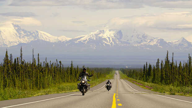 Auf Motorradtour in Alaska